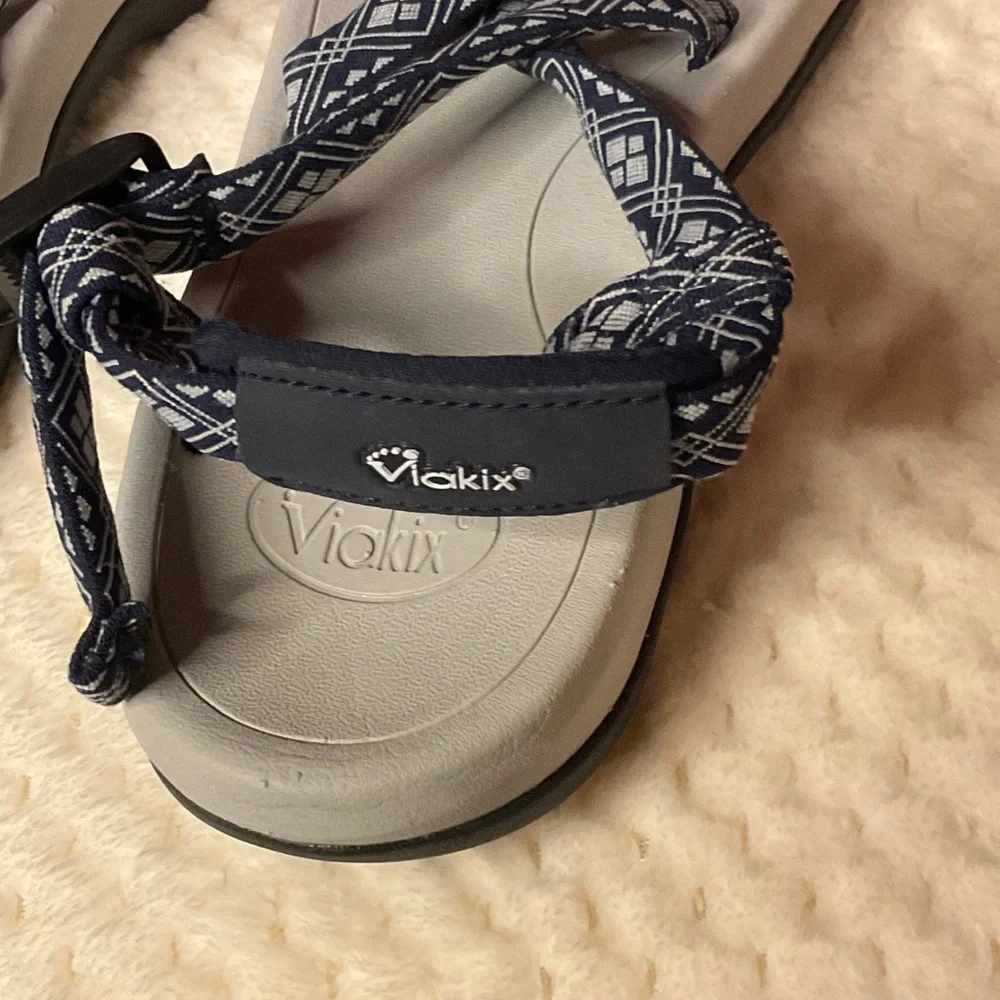 Viakix Navy Patterned Strap Sandals with Gray Footbed sz 9